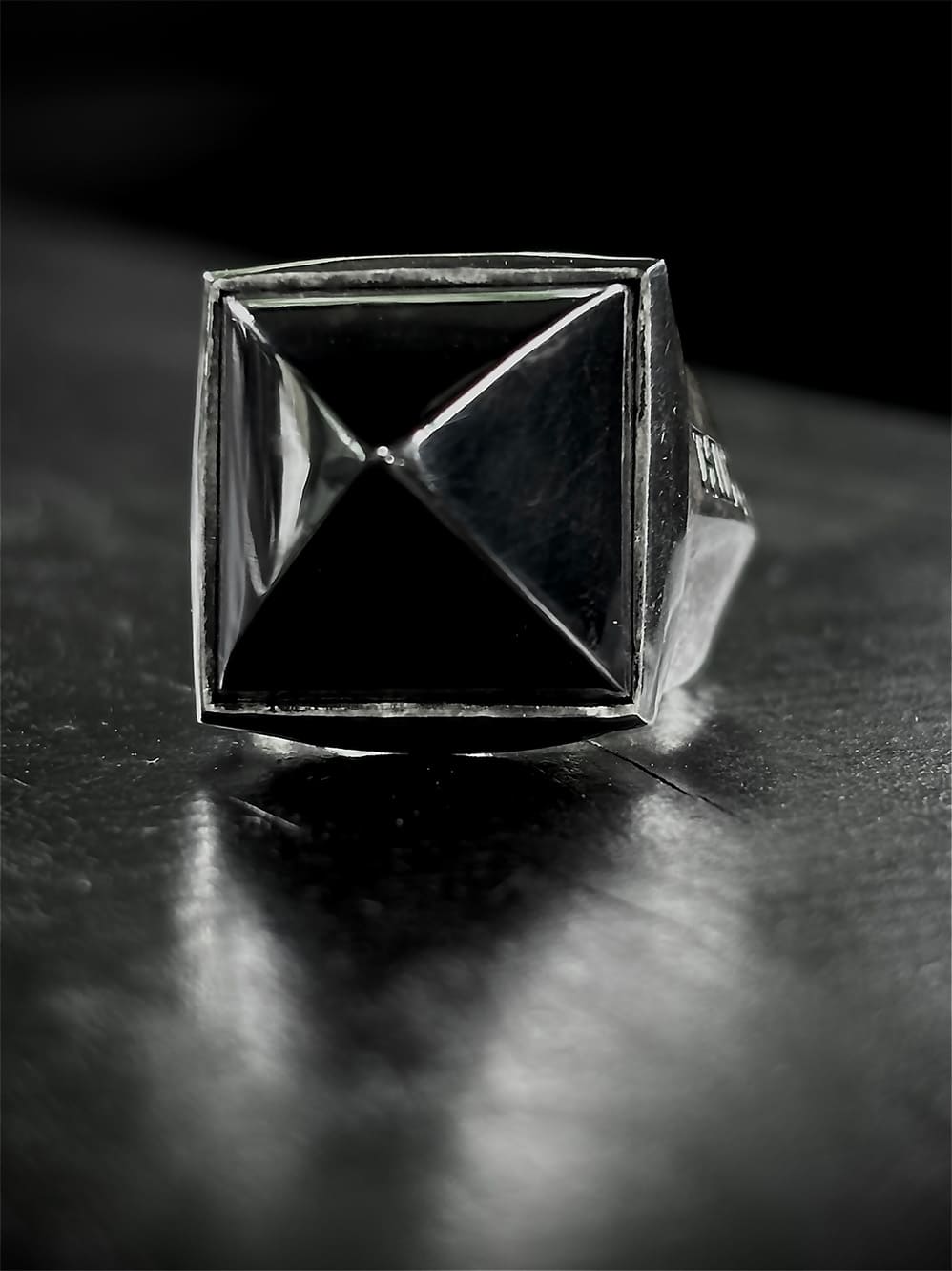 PYRAMID SILVER RING